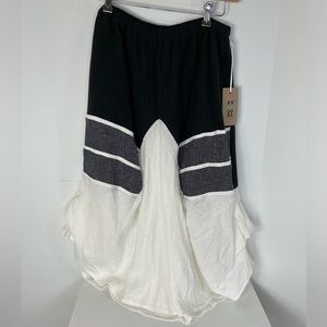Khangura Cascade Circle skirt sz L black/white